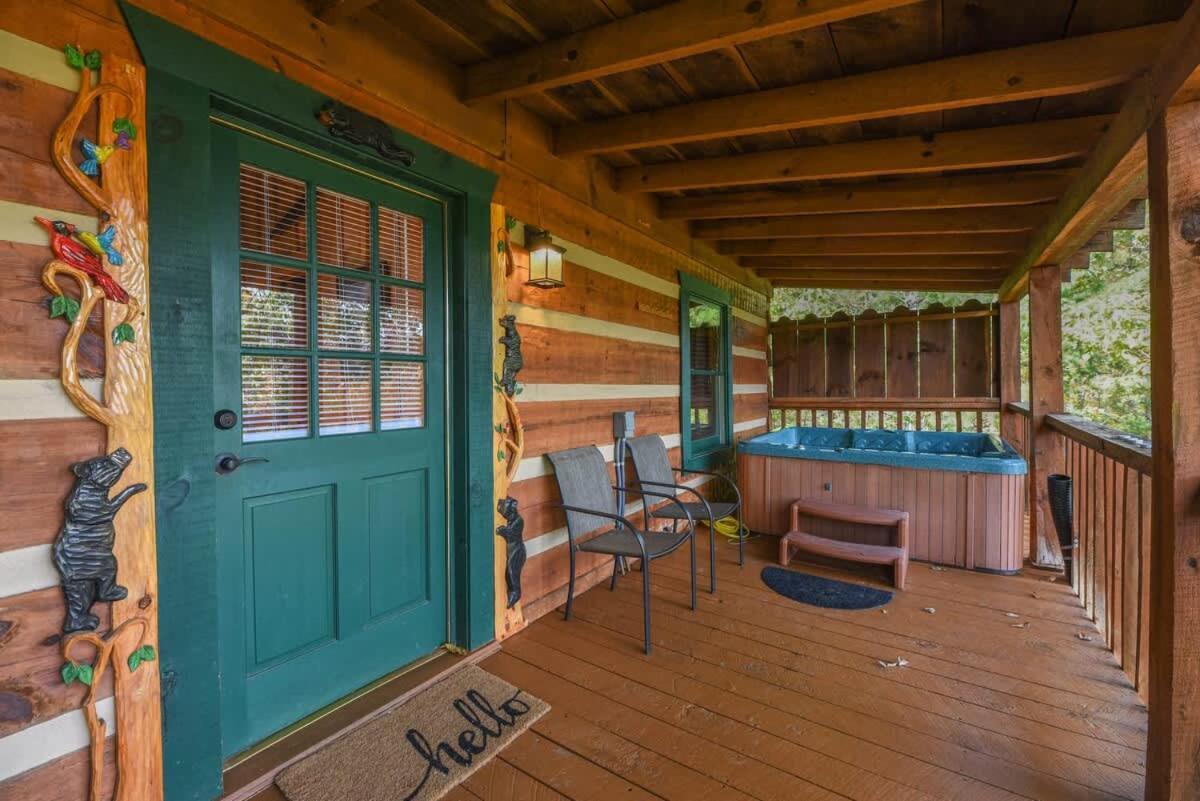 View! Cozy, Private, Fireplace, Hot Tub Log Cabin, Honeymoon! Sevierville Bagian luar foto