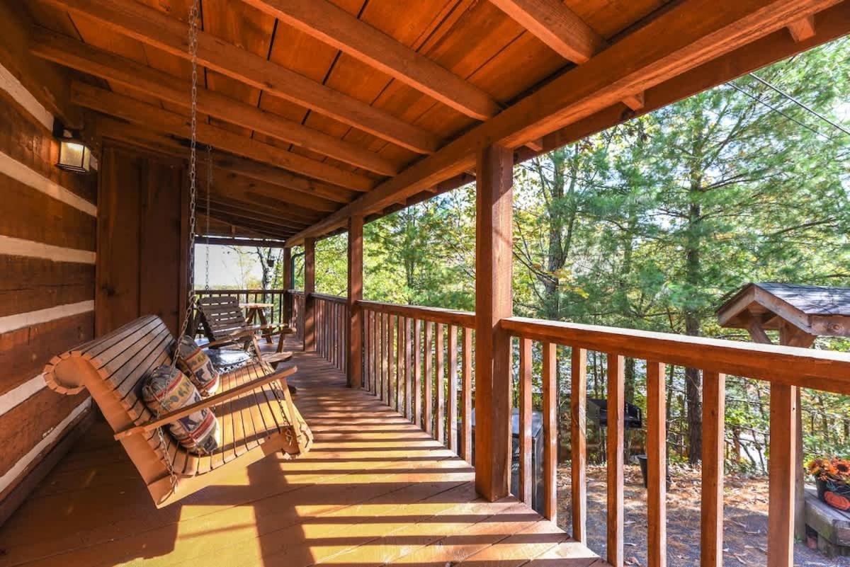 View! Cozy, Private, Fireplace, Hot Tub Log Cabin, Honeymoon! Sevierville Bagian luar foto