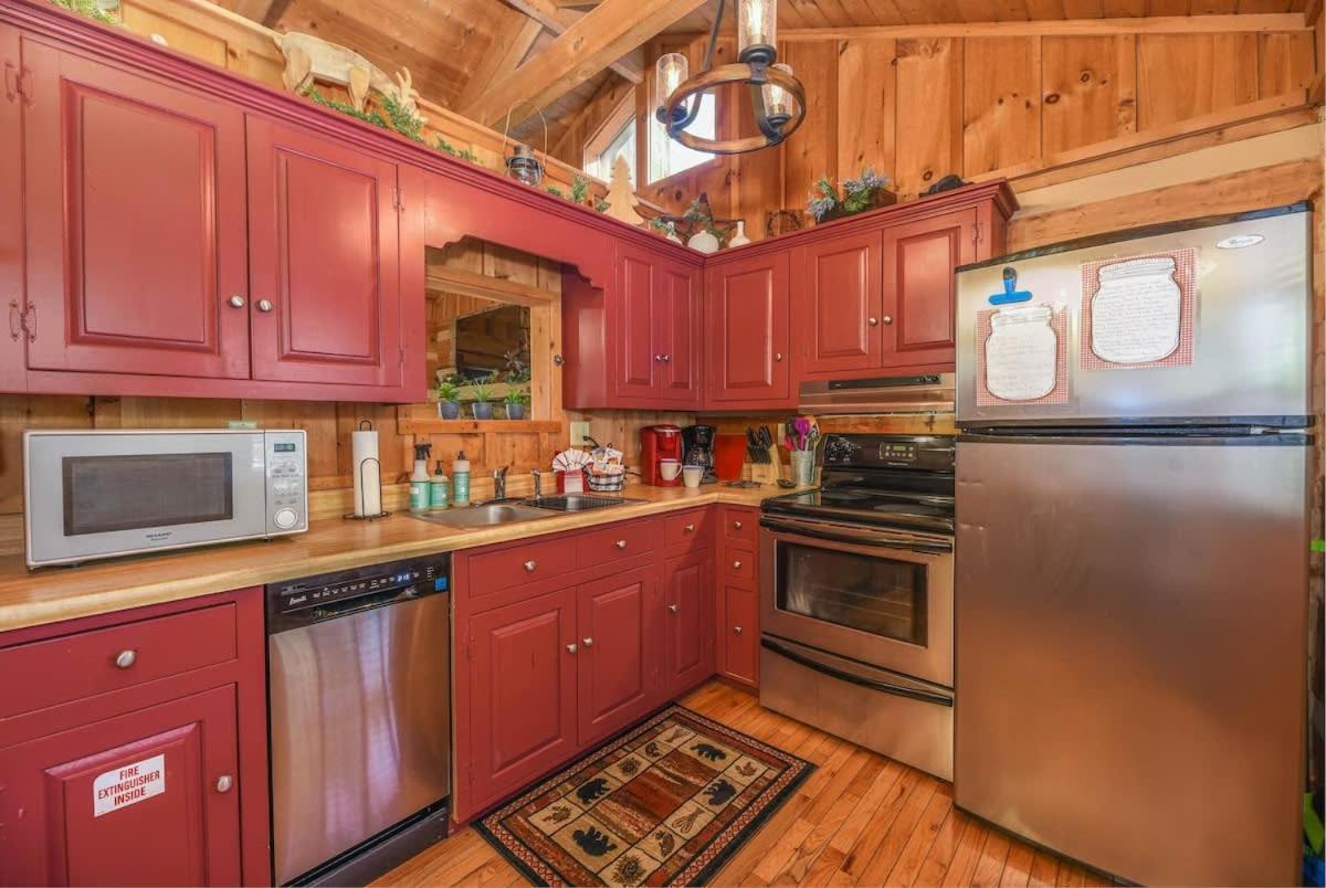 View! Cozy, Private, Fireplace, Hot Tub Log Cabin, Honeymoon! Sevierville Bagian luar foto
