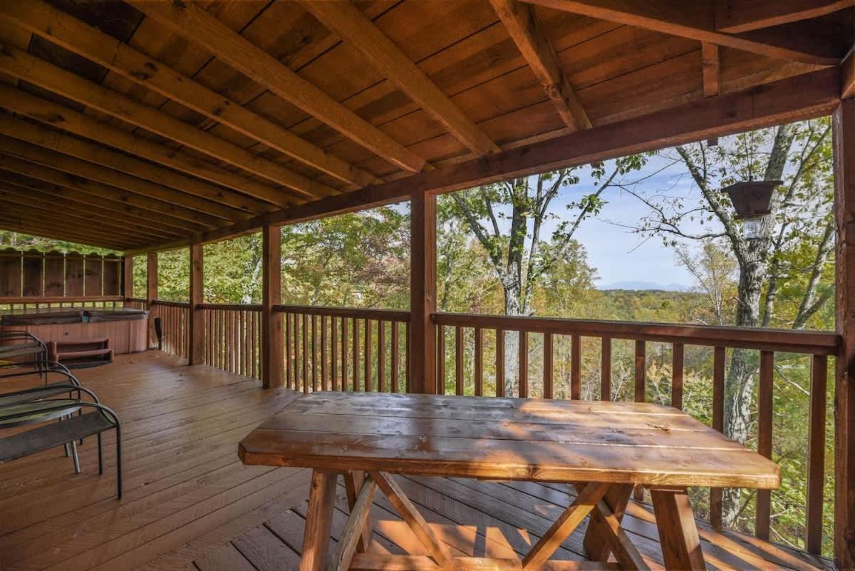 View! Cozy, Private, Fireplace, Hot Tub Log Cabin, Honeymoon! Sevierville Bagian luar foto