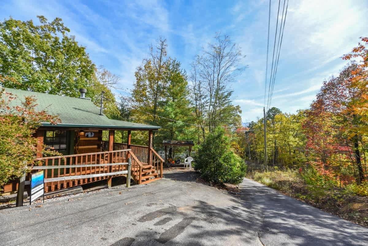 View! Cozy, Private, Fireplace, Hot Tub Log Cabin, Honeymoon! Sevierville Bagian luar foto