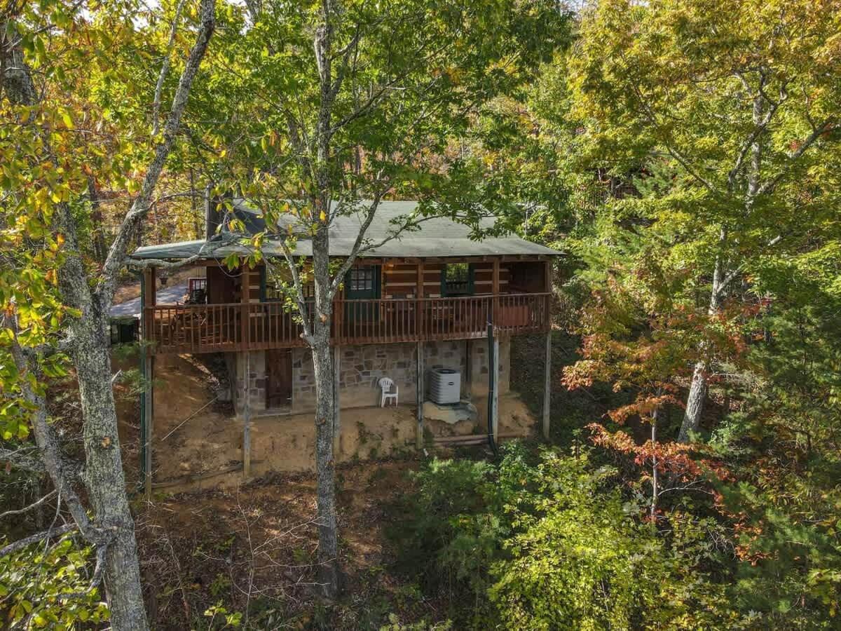 View! Cozy, Private, Fireplace, Hot Tub Log Cabin, Honeymoon! Sevierville Bagian luar foto